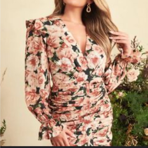 LAVISH ALICE
Floral-print ruched crepe mini dress - Picture 6 of 6